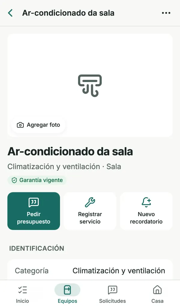 Ficha del aire acondicionado en Lumora, con categoría, ambiente, garantía vigente y las acciones Pedir presupuesto, Registrar servicio y Nuevo recordatorio.