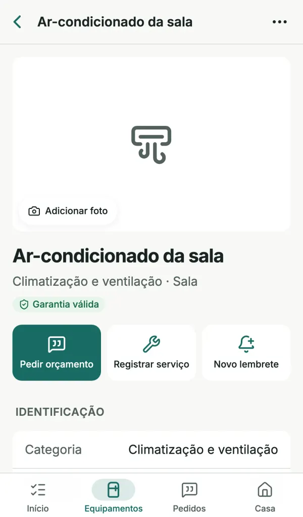 Ficha do ar-condicionado no Lumora, com categoria, ambiente, garantia vigente e as ações Pedir orçamento, Registrar serviço e Novo lembrete.